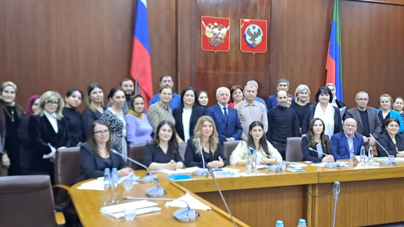 Минтруда Дагестана провел семинар по организации в учреждениях социального обслуживания работы по оказанию помощи детям с психоэмоциональными травмами, в том числе детям, возвращённых из зон боевых действий